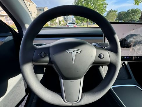Used 2024 Tesla Model Y Long Range image 5