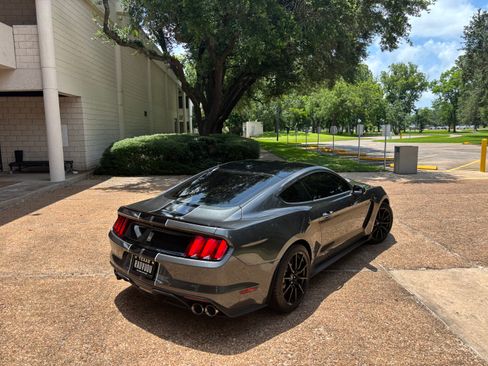 Used 2016 Ford Mustang Shelby GT350 w/ Technology Package RWD image 6