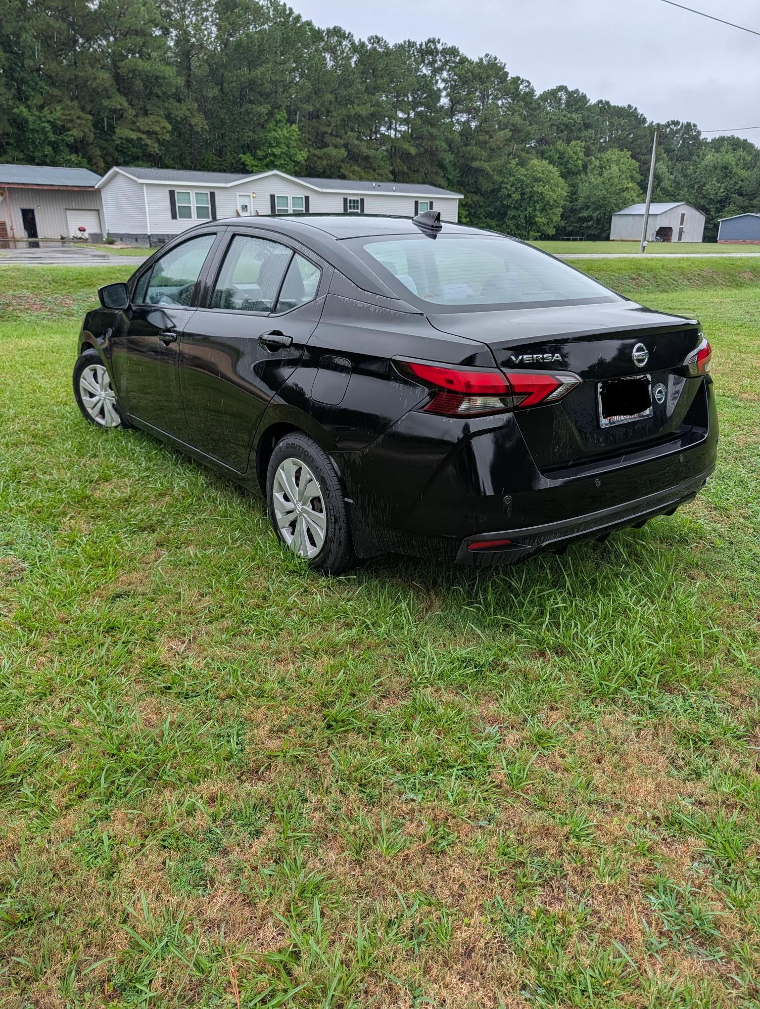 Used 2020 Nissan Versa SV FWD image 9