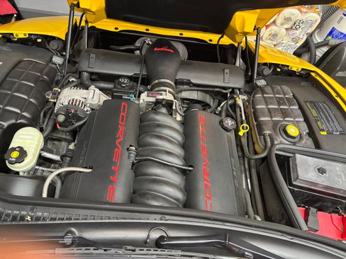 Used 2004 Chevrolet Corvette Coupe w/ Preferred Equipment Group RWD image 15