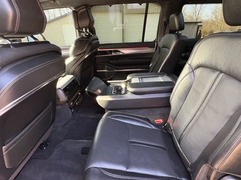 Used 2022 Jeep Grand Wagoneer Series I image 12