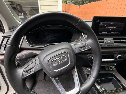 Used 2021 Audi Q5 2.0T Premium Plus w/ Premium Plus Package AWD/4WD image 11