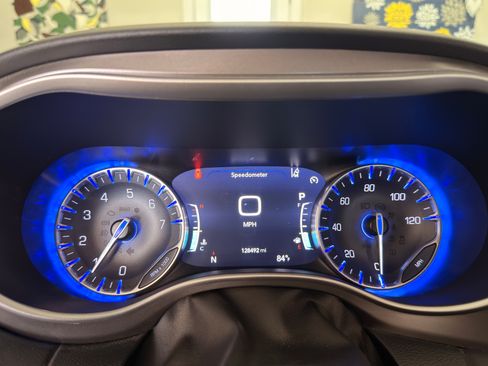 Used 2021 Chrysler Pacifica Touring-L FWD image 10