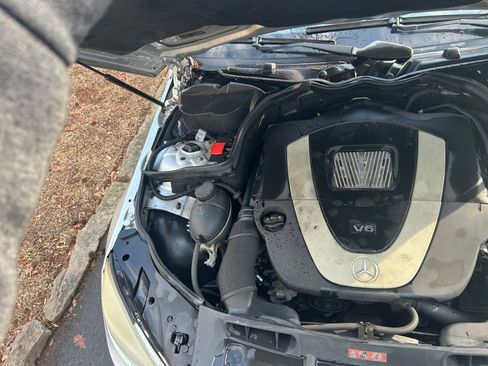 Used 2009 Mercedes-Benz C 300 Sedan image 11