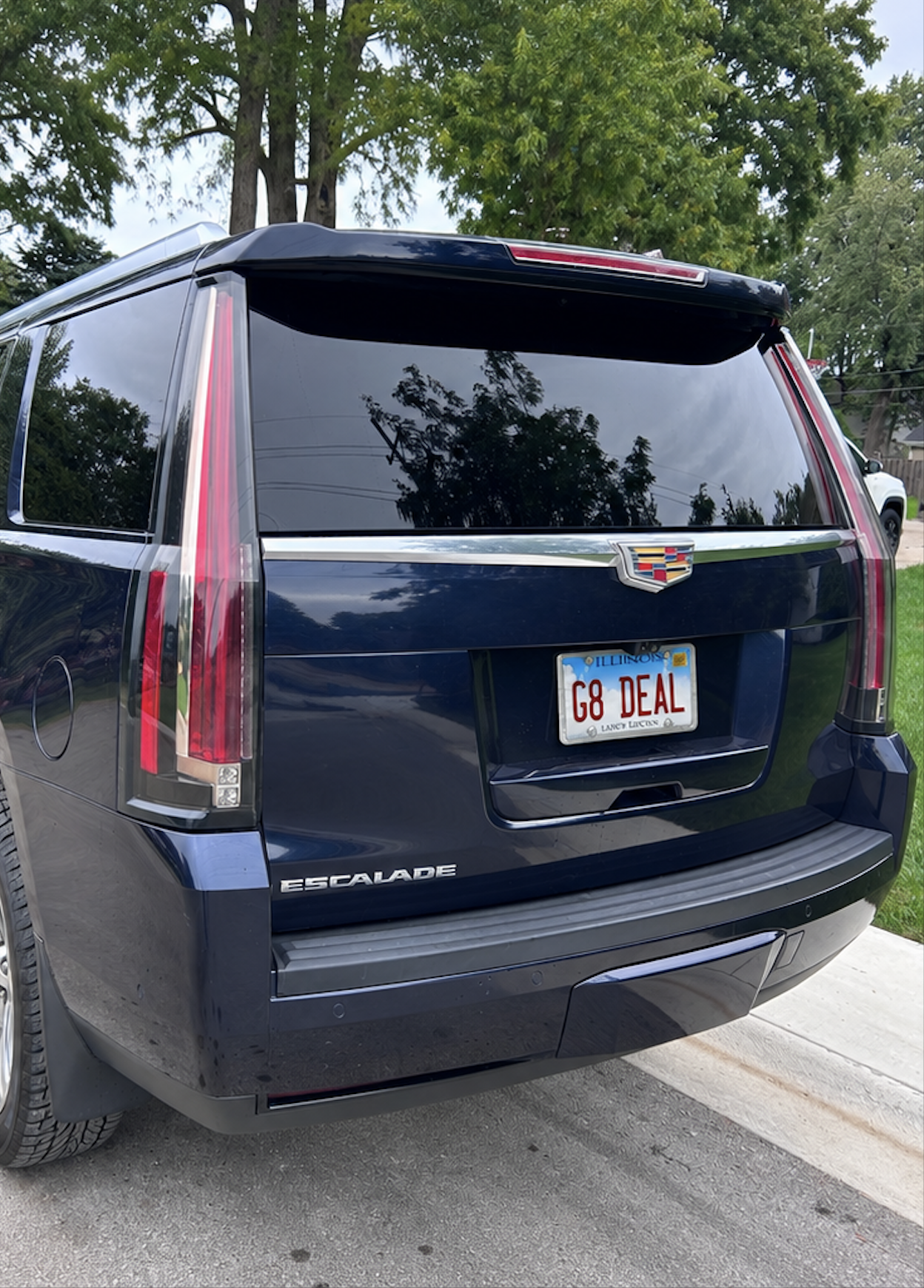 Used 2019 Cadillac Escalade Luxury AWD/4WD image 5