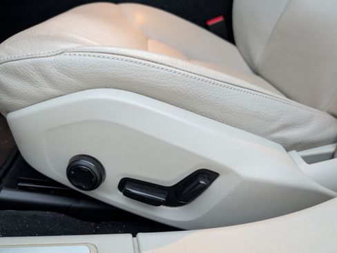 Used 2017 Volvo S90 T6 Momentum w/ Vision Package image 20