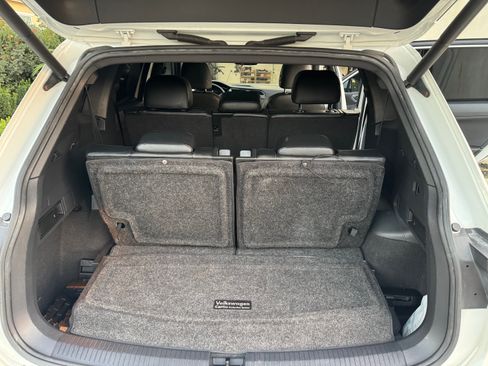 Used 2018 Volkswagen Tiguan SEL Premium w/ R-Line Package image 13