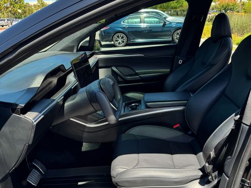 Used 2023 Tesla Model X Plaid image 8