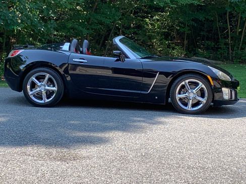 Used 2009 Saturn Sky Red Line image 1