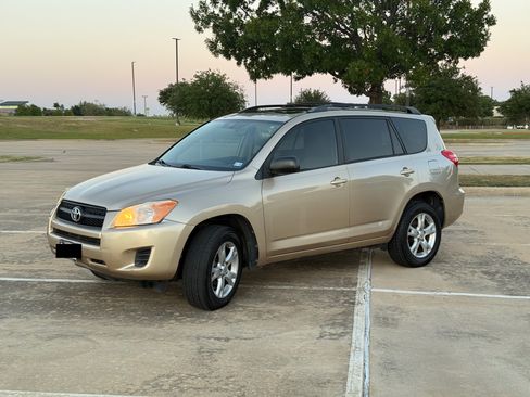 Used 2012 Toyota RAV4 FWD image 1