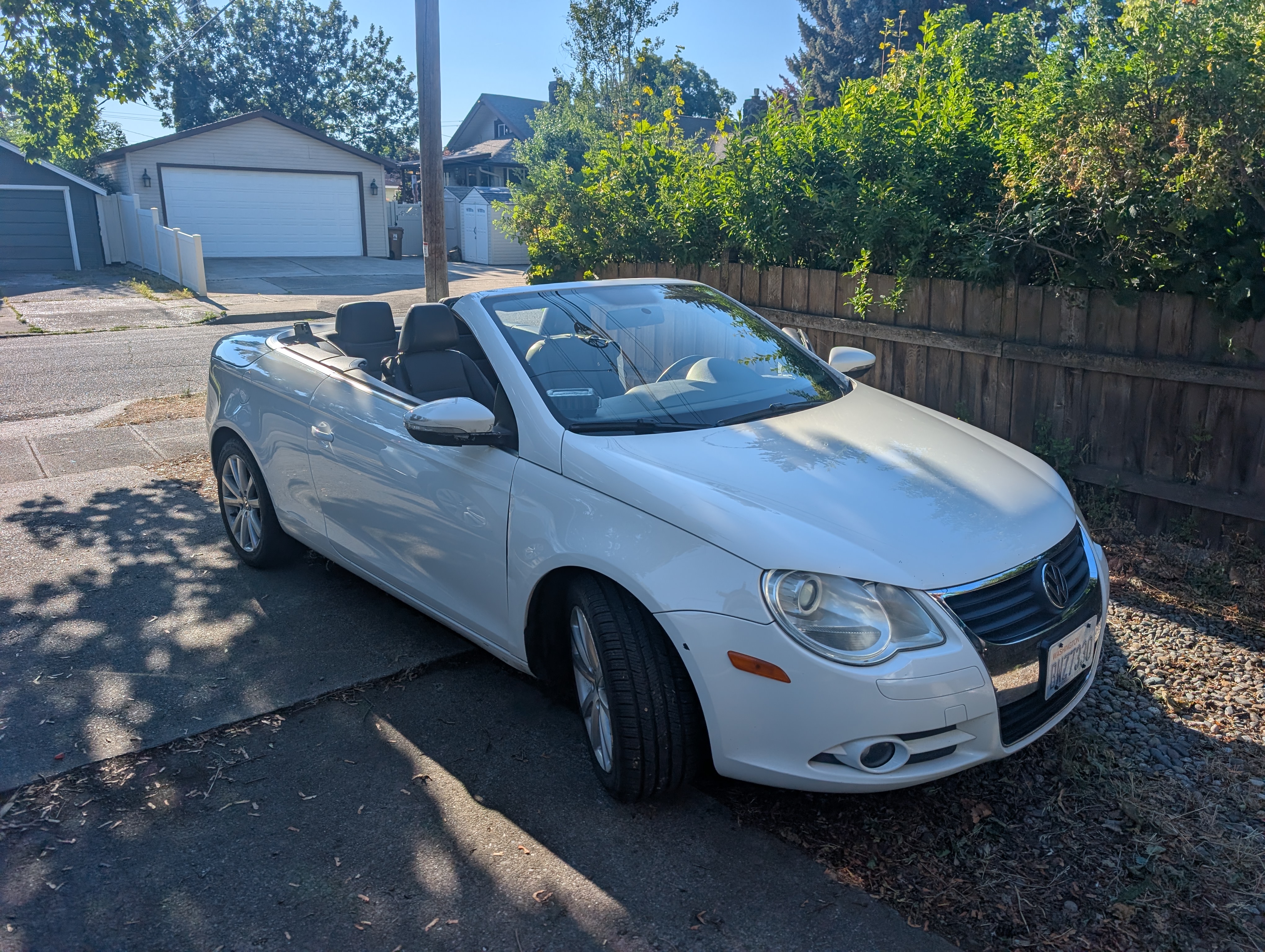 Used 2011 Volkswagen Eos Komfort FWD image 4
