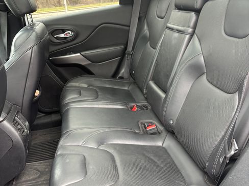 Used 2019 Jeep Cherokee Limited image 8