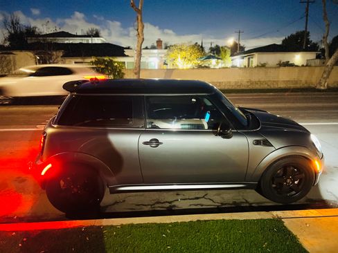 Used 2009 MINI Cooper S FWD image 1