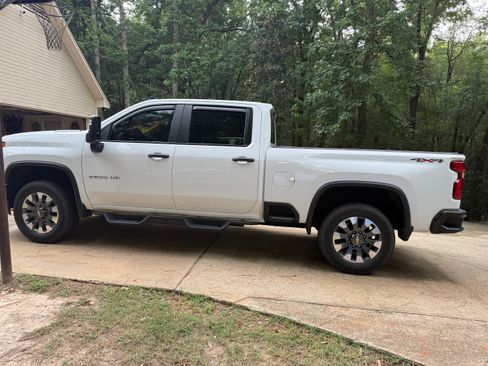 Used 2021 Chevrolet Silverado 2500 Custom w/ Custom Value Package AWD/4WD image 5