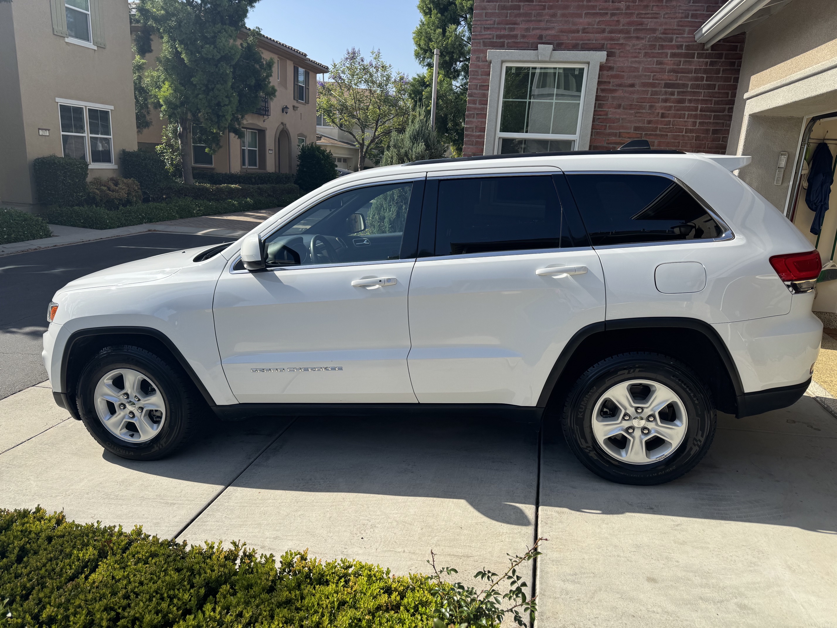 Used 2014 Jeep Grand Cherokee Laredo AWD/4WD image 13