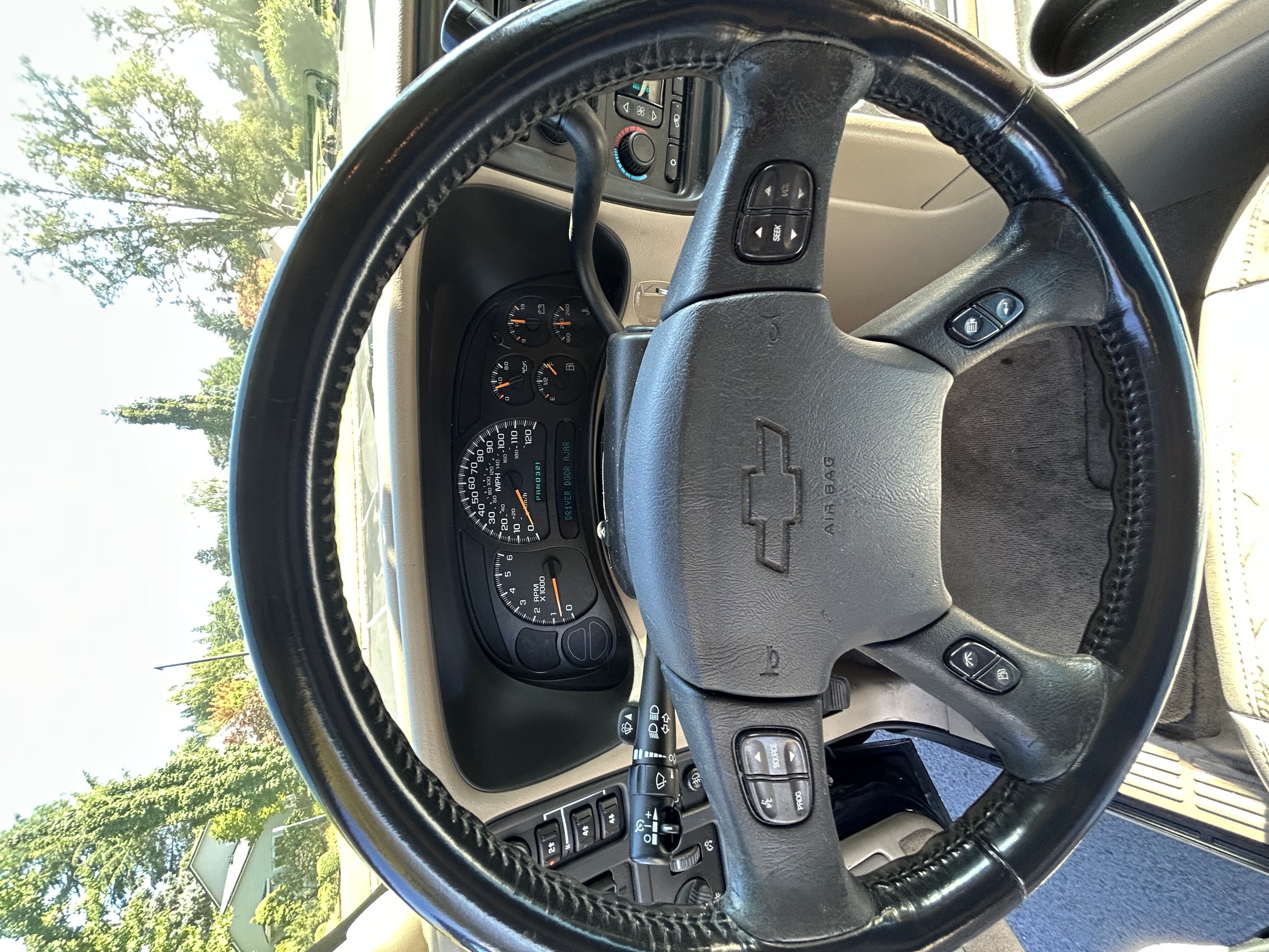 Used 2004 Chevrolet Suburban LT w/ Preferred Equipment Group AWD/4WD image 2