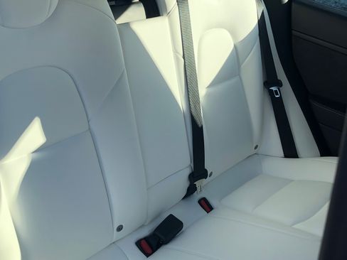 Used 2022 Tesla Model 3 Performance image 2