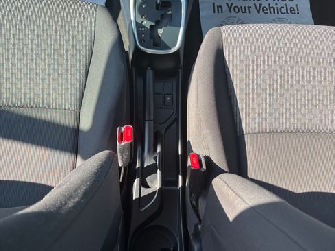 Used 2017 Toyota Yaris L image 22