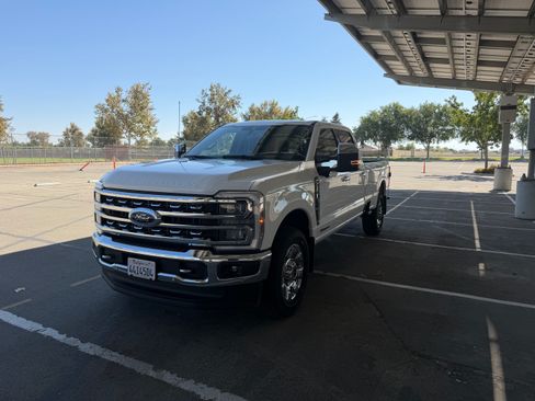 Used 2024 Ford F350 Lariat w/ Lariat Ultimate Package AWD/4WD image 2