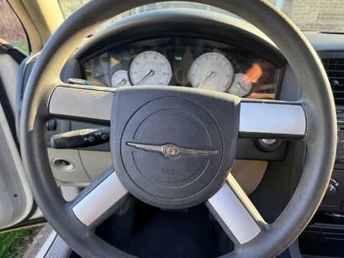 Used 2006 Chrysler 300 image 9
