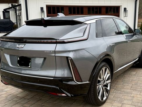 Used 2023 Cadillac Lyriq 2WD image 6