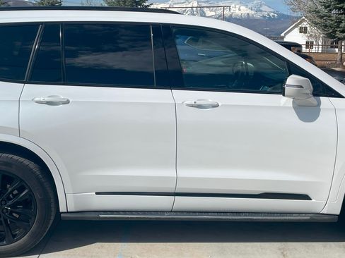 Used 2023 Cadillac XT6 Sport w/ LPO, ONYX Package image 4