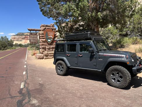 Used 2017 Jeep Wrangler Unlimited Rubicon image 6