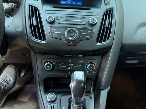 Used 2016 Ford Focus SE FWD image 14