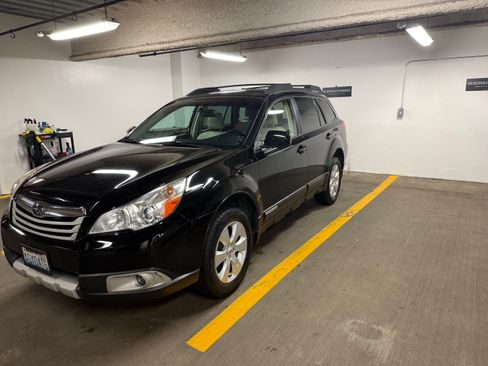 Used 2012 Subaru Outback 2.5i Limited w/ Moonroof Pkg image 2