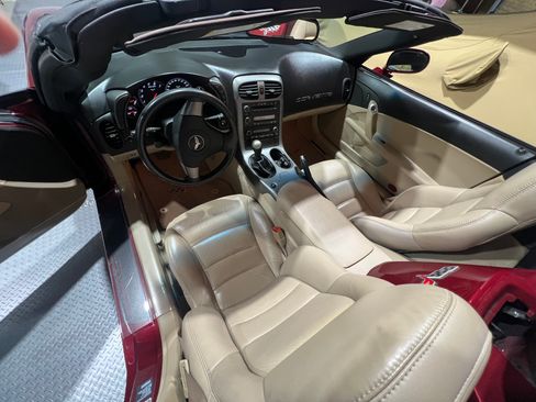 Used 2007 Chevrolet Corvette Convertible w/ Performance Package image 10