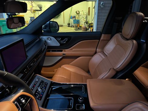 Used 2021 Lincoln Aviator Black Label w/ Dynamic Handling Package image 23