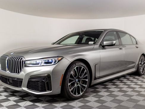 Used 2020 BMW 750i xDrive 750i xDrive Sedan 4D w/ Autobahn Package image 2