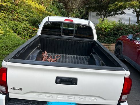 Used 2020 Toyota Tacoma SR AWD/4WD image 6