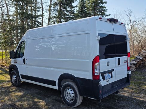 Used 2022 RAM ProMaster 2500 w/ Convenience Group FWD image 4