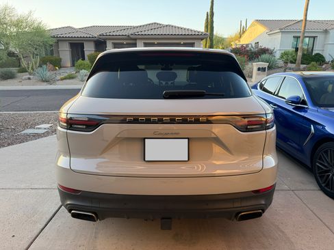 Used 2022 Porsche Cayenne AWD/4WD image 20