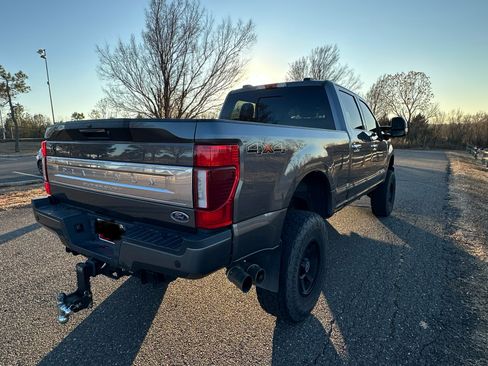 Used 2022 Ford F350 Platinum image 9