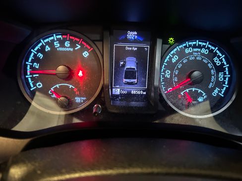 Used 2019 Toyota Tacoma SR w/ SR Convenience Package RWD image 5