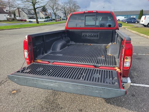 Used 2015 Nissan Frontier SV image 8