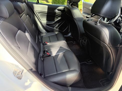 Used 2020 Mercedes-Benz GLA 250 4MATIC image 11