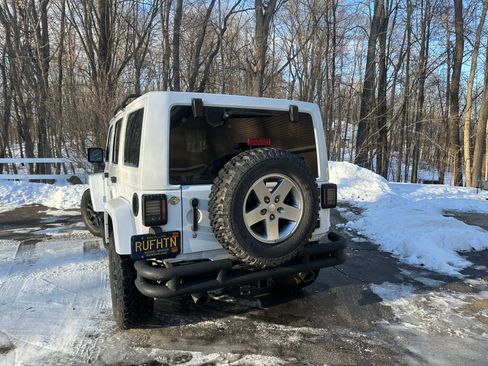 Used 2012 Jeep Wrangler Unlimited Rubicon w/ Connectivity Group image 8