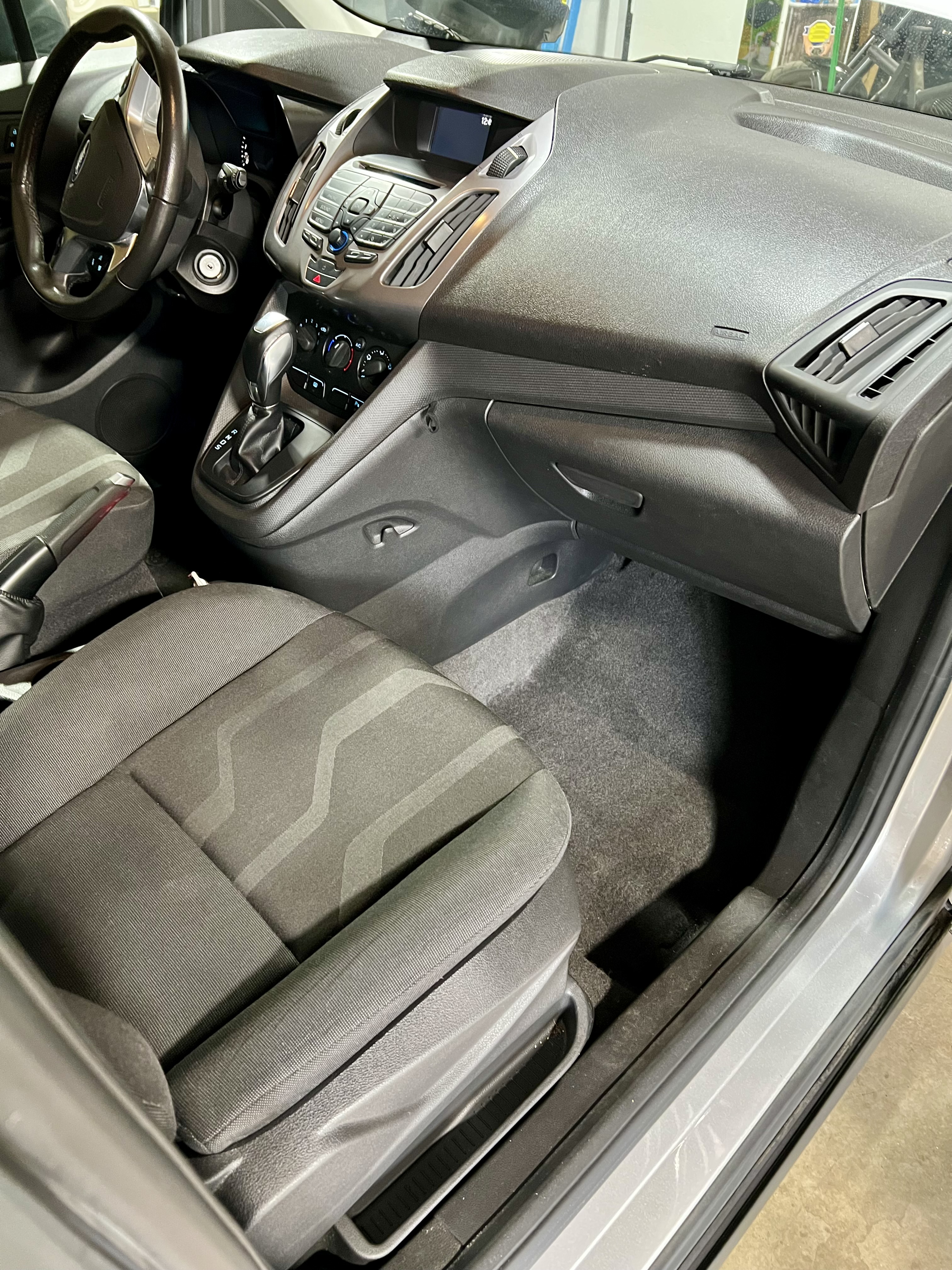 Used 2018 Ford Transit Connect XLT FWD image 13
