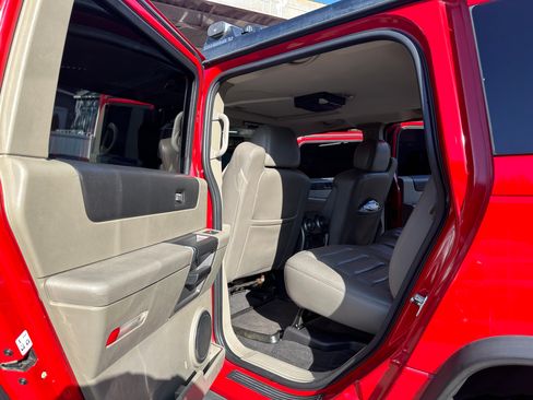Used 2004 HUMMER H2 image 9
