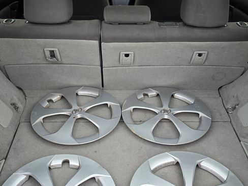 Used 2014 Toyota Prius Four image 17