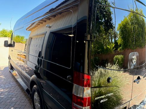 Used 2014 Mercedes-Benz Sprinter 2500 image 10