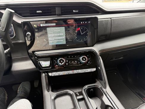 Used 2025 GMC Sierra 2500 AT4 w/ AT4 Premium Plus Package image 13