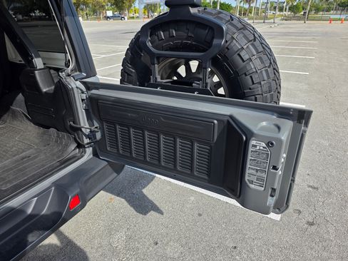 Used 2019 Jeep Wrangler Unlimited Sport S image 15
