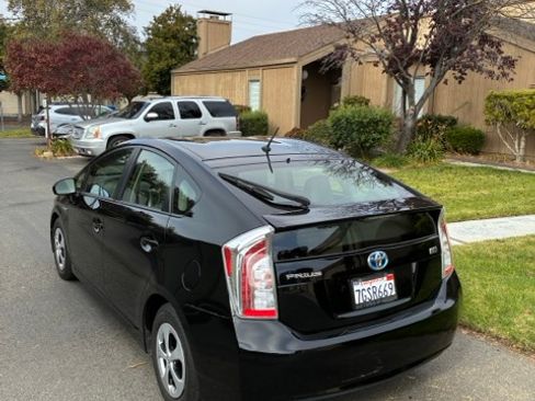 Used 2014 Toyota Prius Two image 2