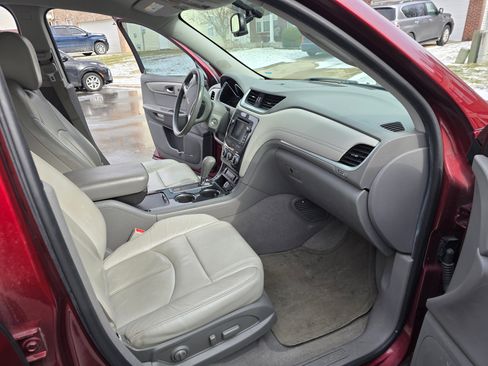 Used 2017 Chevrolet Traverse LT image 11
