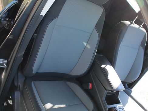 Used 2019 Ford Escape SE image 18