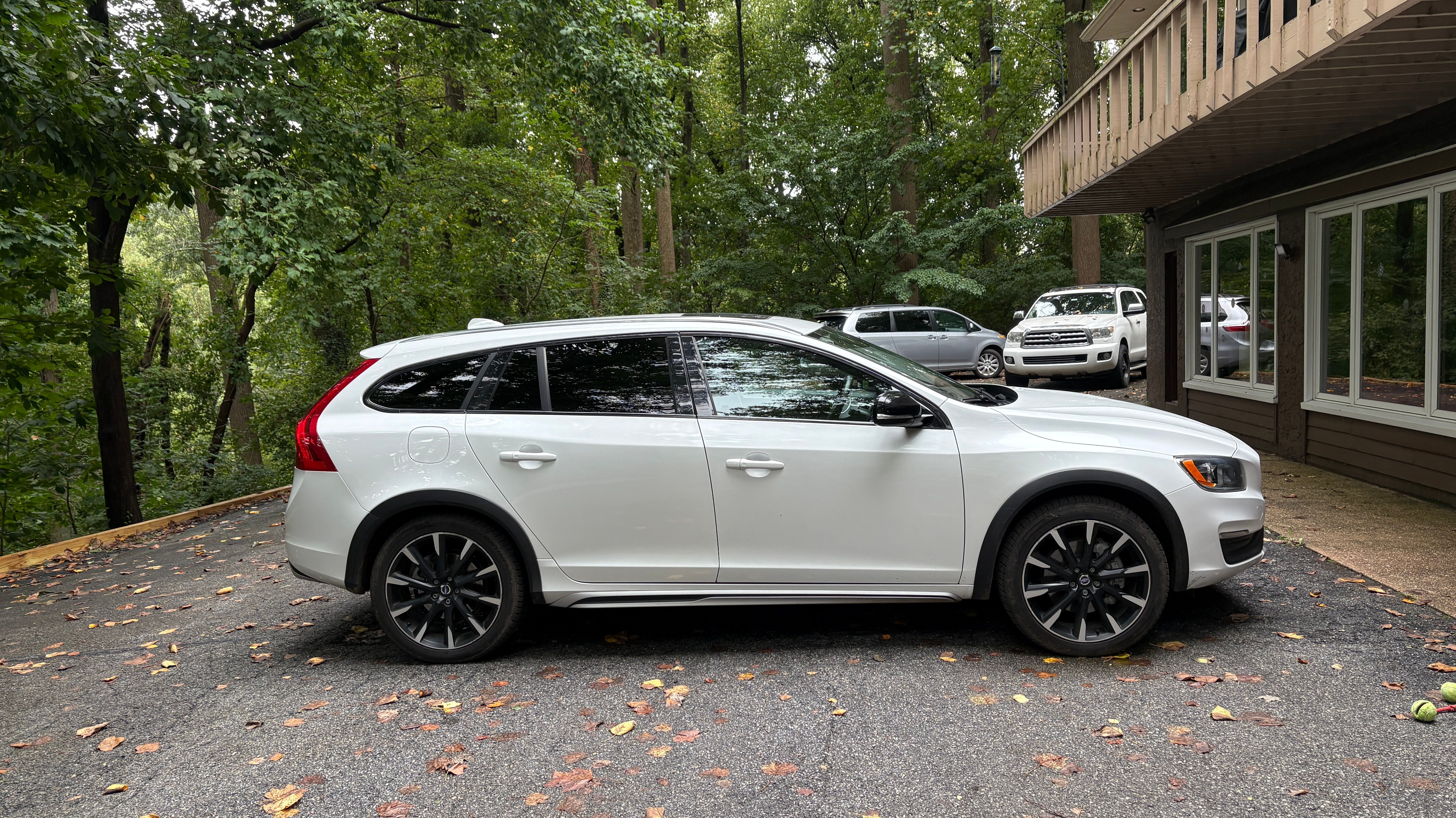 Used 2017 Volvo V60 T5 Cross Country w/ Climate Package AWD/4WD image 4